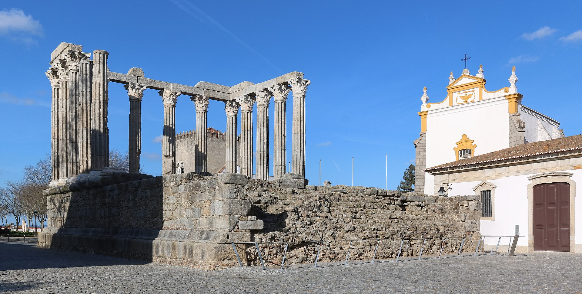Ruas e praça histórica de Évora
